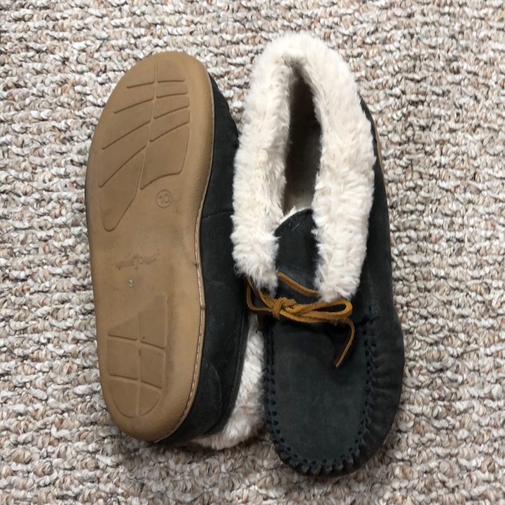 Gray Minnetonka slippers, sz 10